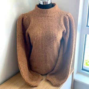 Puffy sleeve sweater